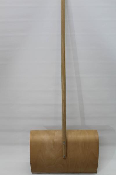 Schneeschieber Sperrholz / 40 cm mit Metallkante, Holzstiel
